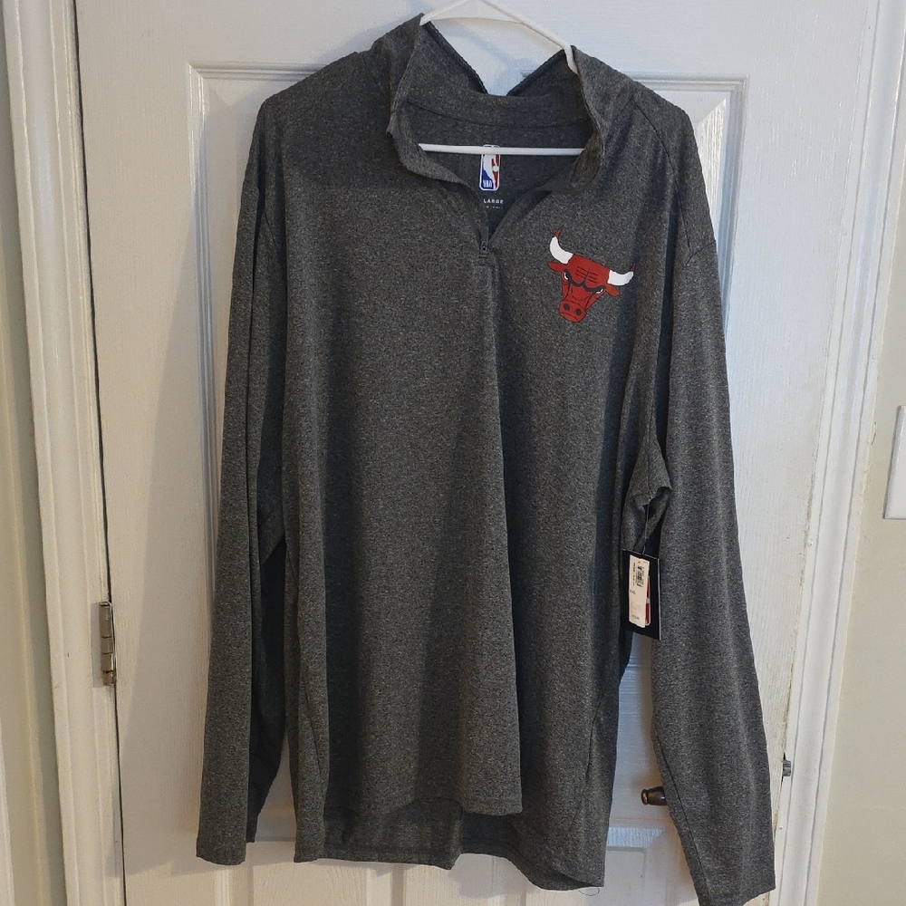 NWT- NBA Chicago Bulls Gray Lightweight 3/4 Zip Pullover